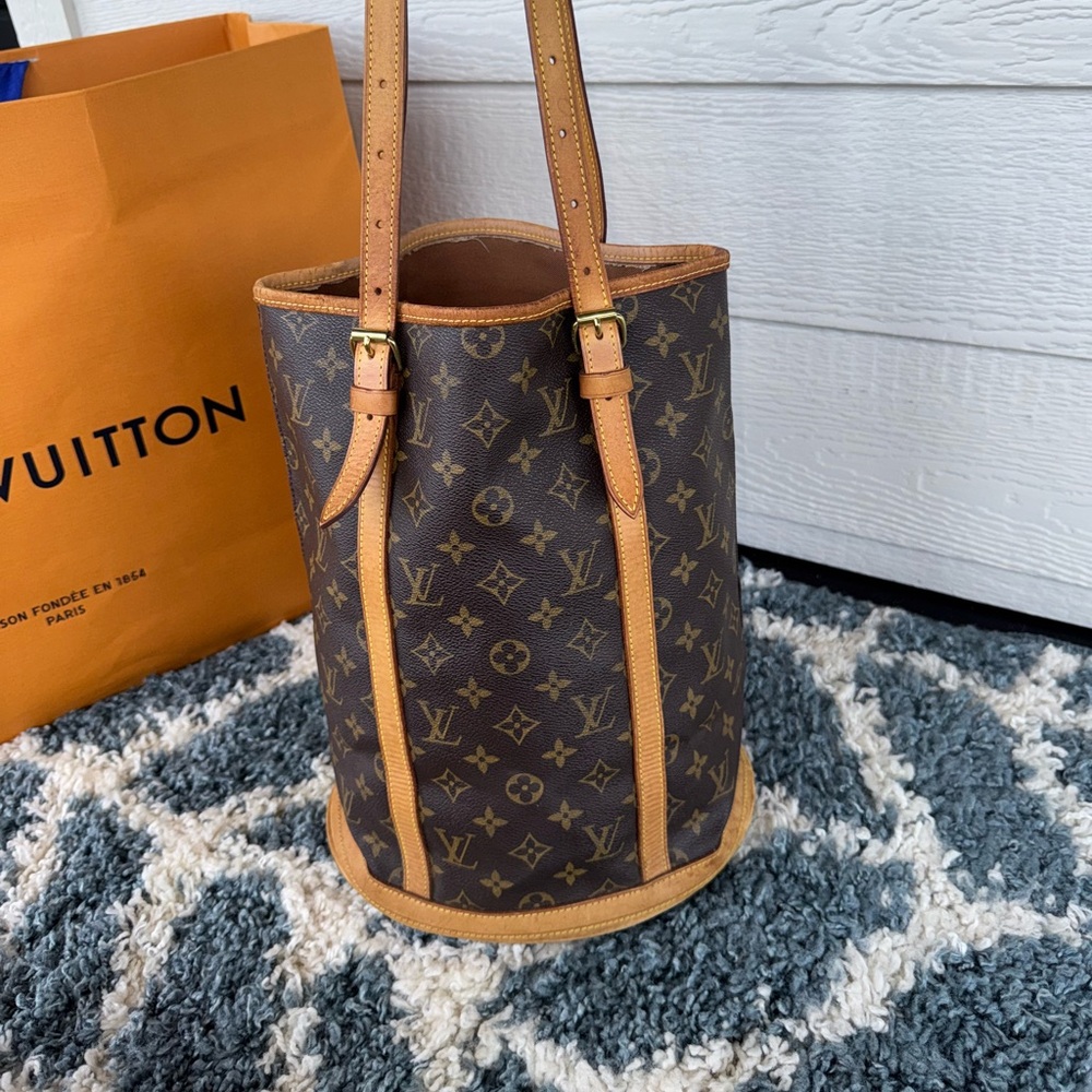 Louis Vuitton GM Bucket Shoulder Bag